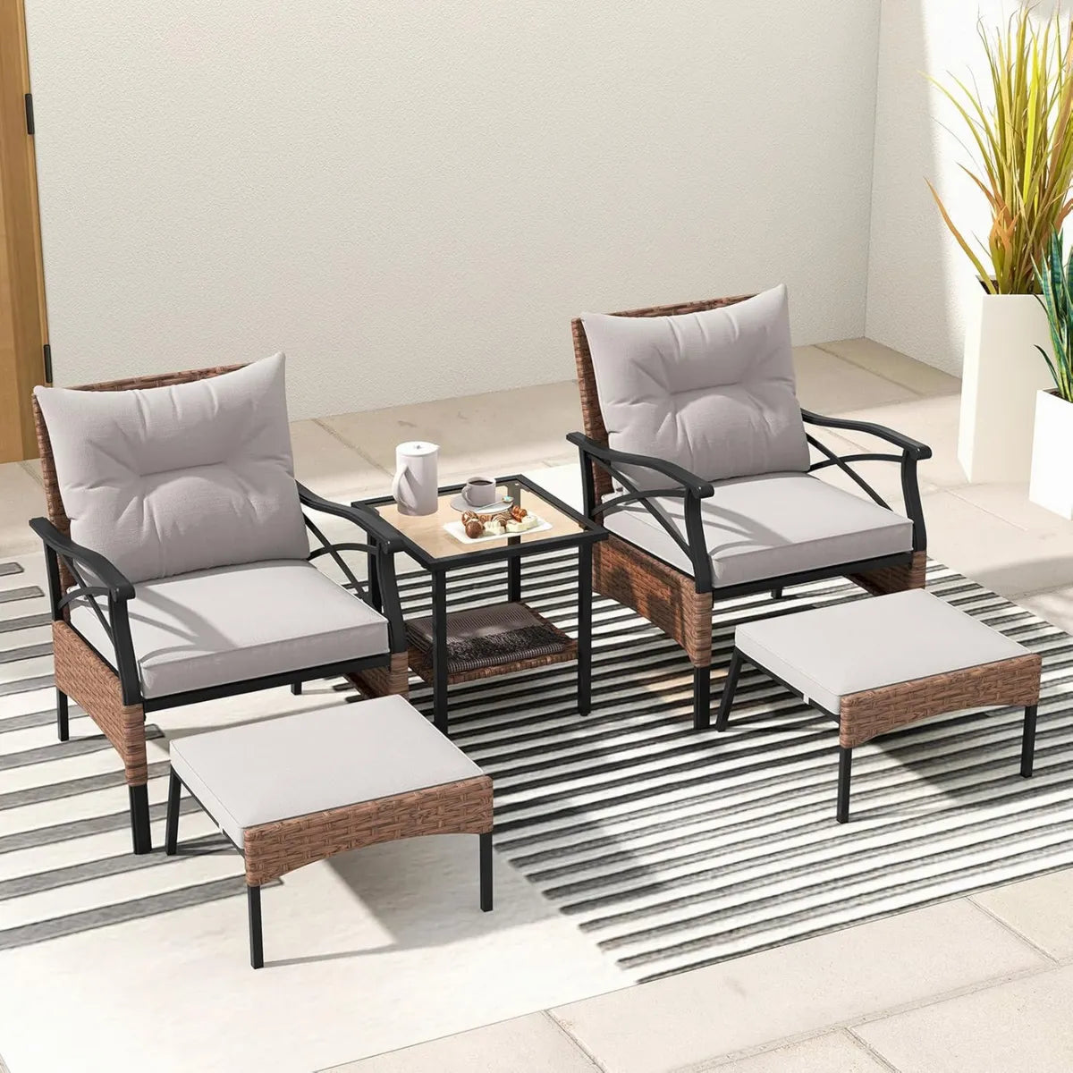 Conjunto de Muebles de Jardín de Ratán de 5 Piezas, Incluye Sillones y Mesa de Cristal, Ideal para Terraza o Patio